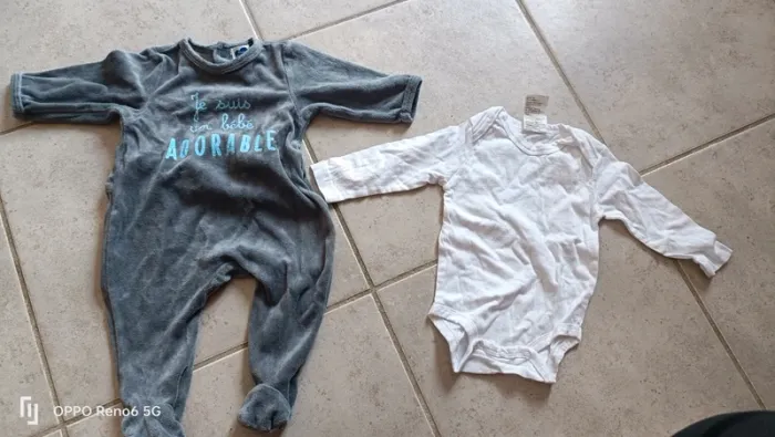 Pyjama et body mot d'enfants