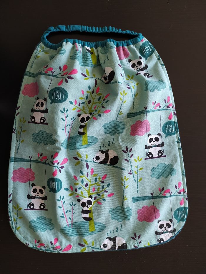 Grand bavoir motif panda rose / vert maternelle - photo numéro 1