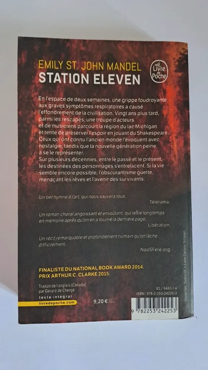 Station eleven /  Livre / Post apocalyptique - photo numéro 2