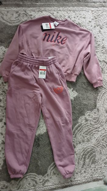 Ensemble jogging 12ans nike neuf