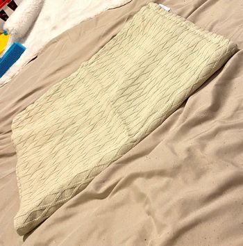 Fine couverture bébé bon état couleur beige