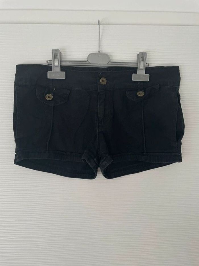 Short casual noir uni basique simple court en coton avec boutons et poches