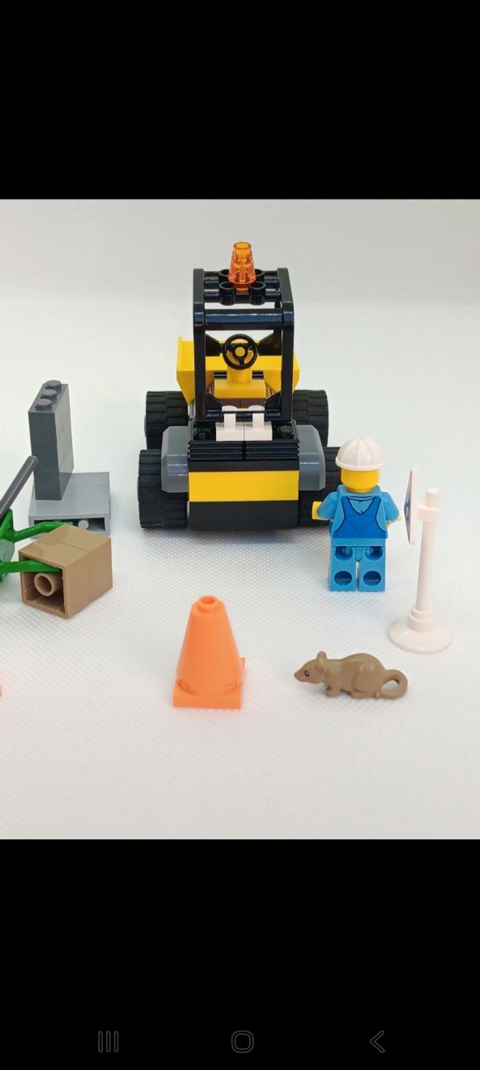 Figurine LEGO City - Le camion de chantier 60284
Complet - photo numéro 6