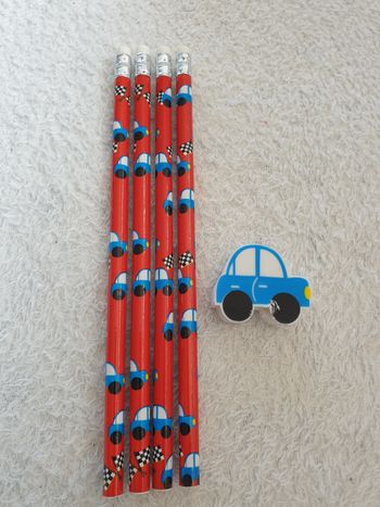 Lot de 4 crayons de mine et gomme neuf