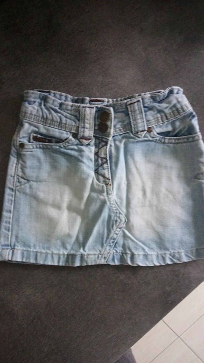 Jupe en jean.