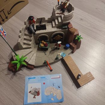 Playmobil 5139 fort des soldats britanniques avec prison manque un chapeau