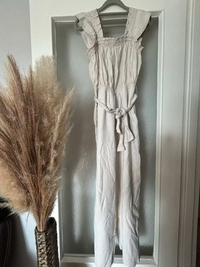 combinaison beige à volant à bretelle avec ceinture XS  h&m neuf