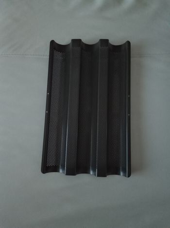 Grille perforée pour baguette  , jamais utilisé
