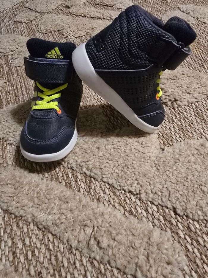 Basket adidas pointure 20 - photo numéro 1