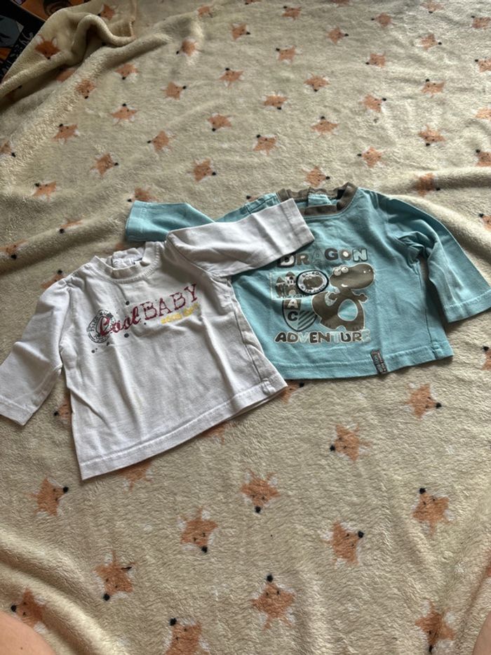 2 t-shirts à manches longues 3 mois