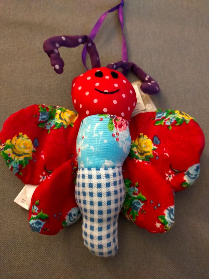 Peluche Papillon en tissu – Bébé / Déco – 20 x 20,5 cm – Neuf avec étiquette