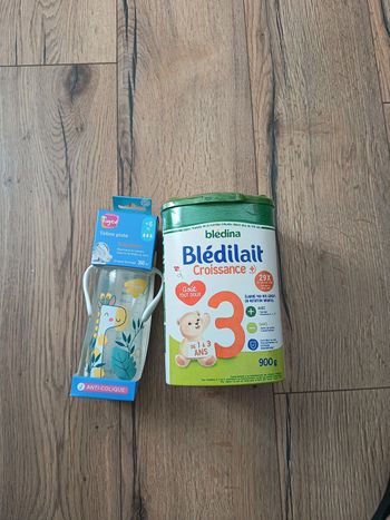 Lot de lait 3 age et biberon