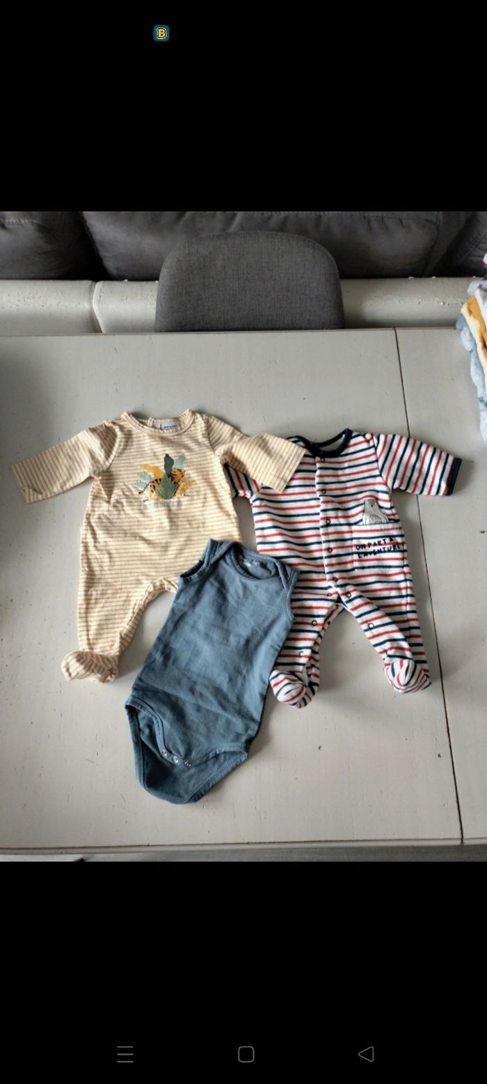Lot bébé 1 mois