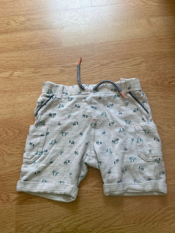 Short 23 mois