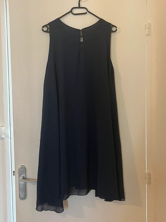 Robe courte sans manches - photo numéro 2