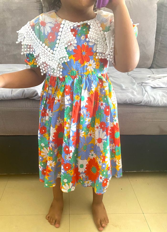 Robe liberty avec col dentelle transparente 3/4 ans - photo numéro 3