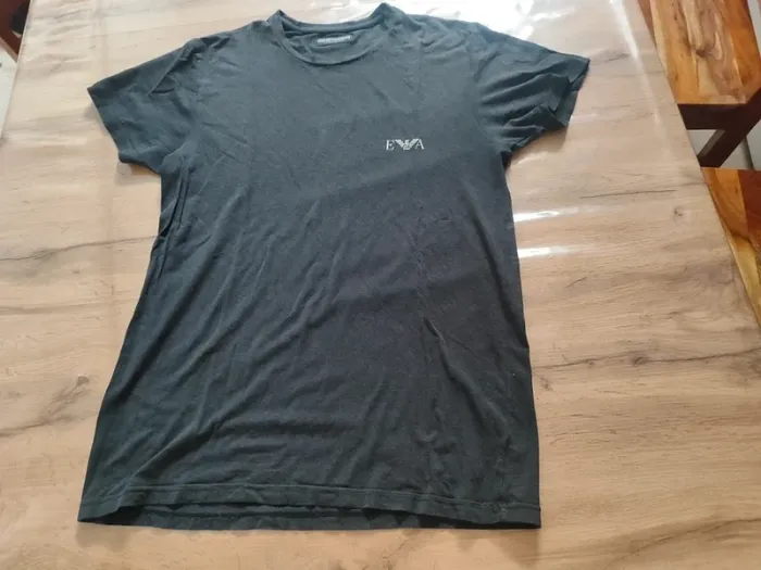 T-shirt unis Emporio Armani – L – Noir – État : Excellent