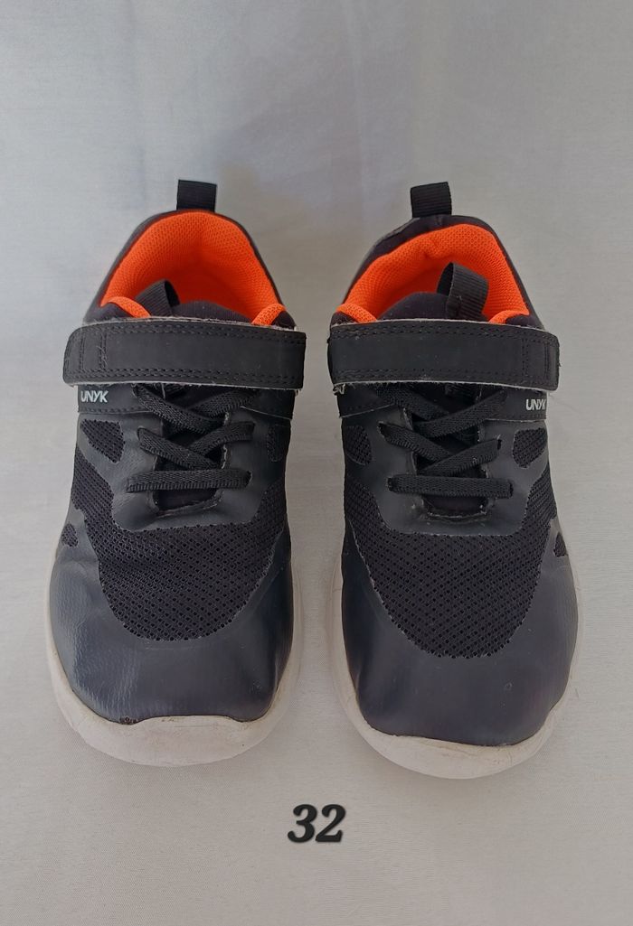 Baskets à scratch noire Décathlon