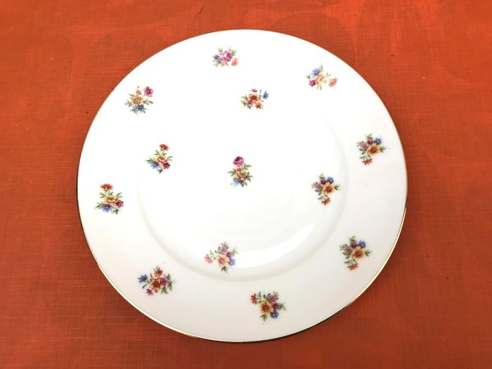 6 assiettes anciennes plates P.N France Porcelaine décor brassées de fleurs - photo numéro 5