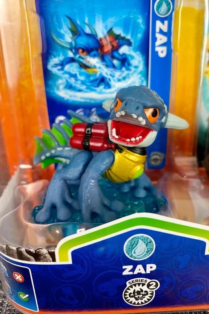 Collector Figurines Skylanders : Giants - Zap + Scorpion Striker + Hot Dog NЕUF (prix Amazo: 45eur) - photo numéro 4
