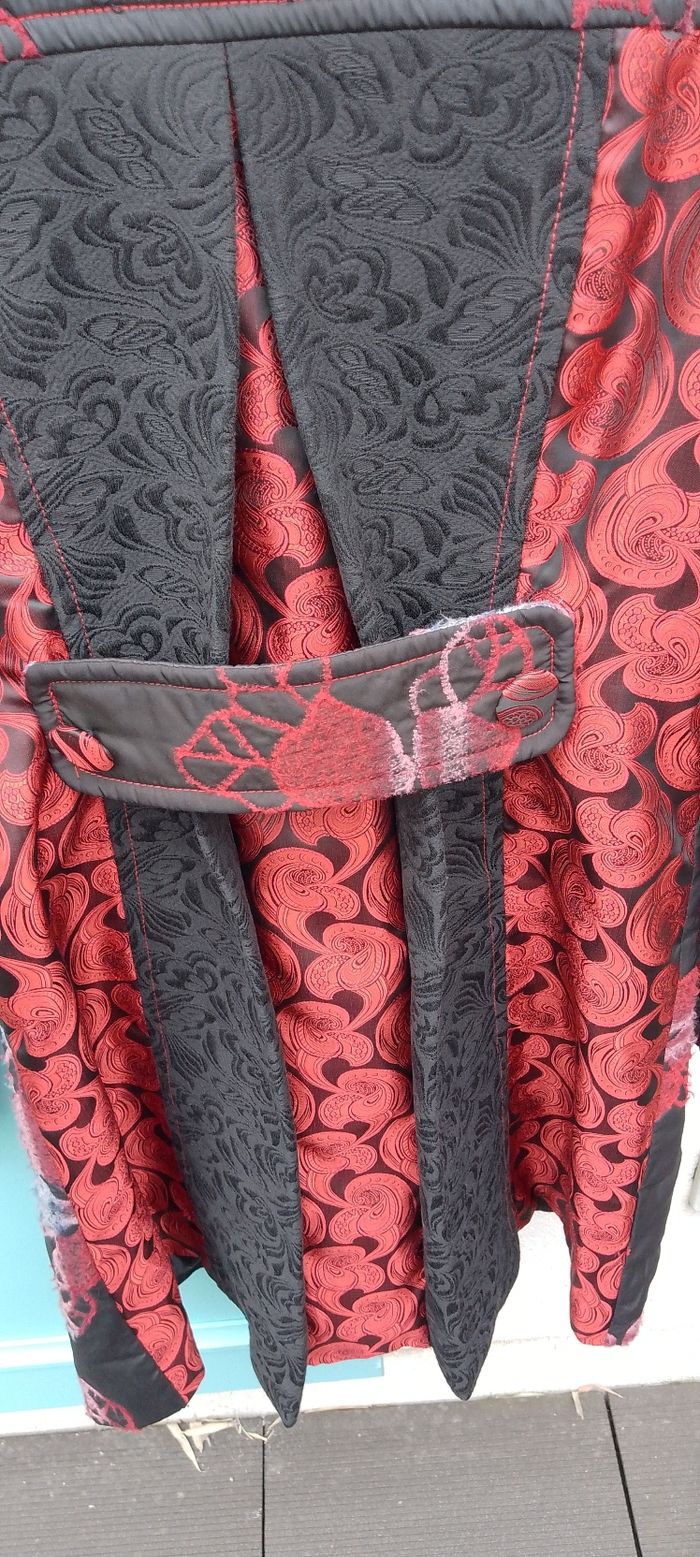 Joli manteau Dy design. ( Style Desigual) Taille S. Boutonnage devant. Martingale au dos. - photo numéro 7