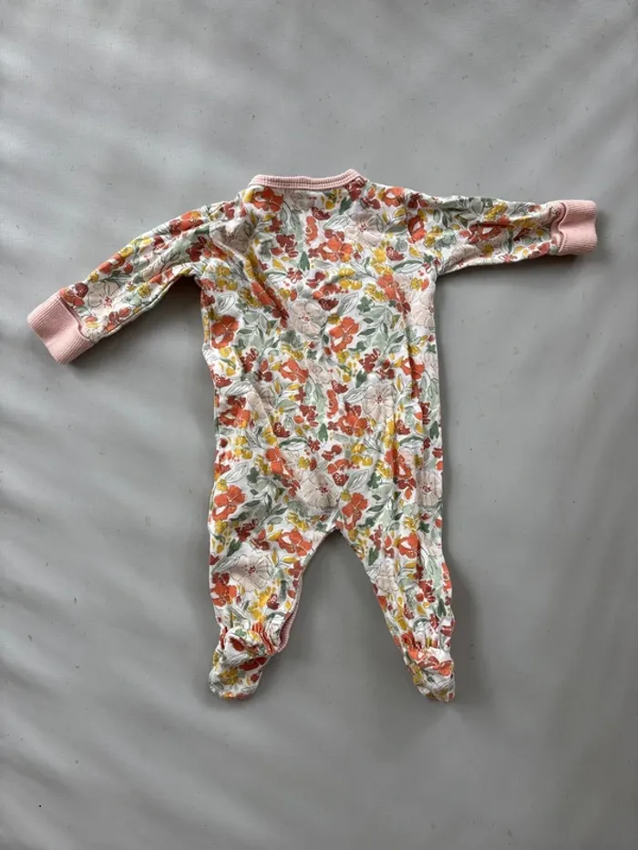 Pyjama fleurie 1 mois - photo numéro 2
