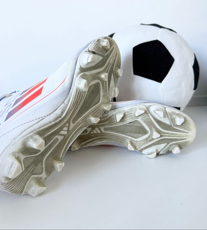 Chaussures football Taille 33 Adidaz - photo numéro 6