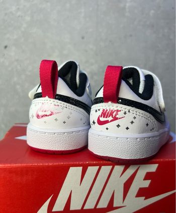 Baskets Nike bébé – Taille 21 EU – Très bon état 
