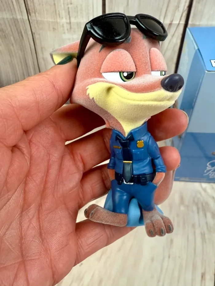 Figurine authentique Disney Japon Zootopie Nick Wilde Fluffy Puffy - tenue de policier - photo numéro 13