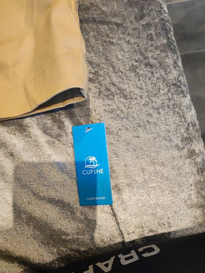 Short beige neuf - photo numéro 3