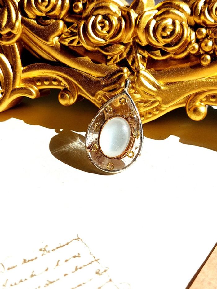 Magnifique pendentif en résine pierre de lune - photo numéro 3