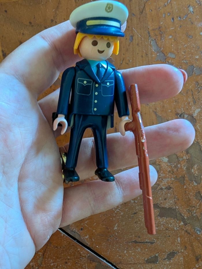 Policier playmobil