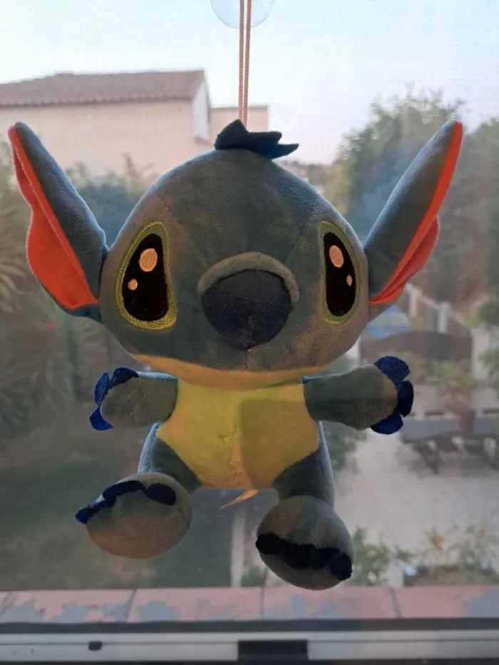 Peluche petit stitch à ventouse - photo numéro 2