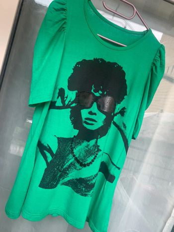 Joli tee-shirt femme (neuf)