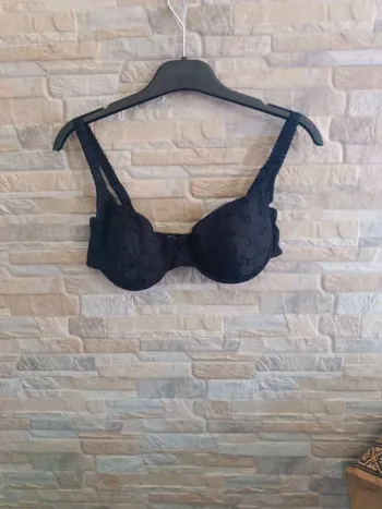 Soutien-gorge noir à baleines 85B