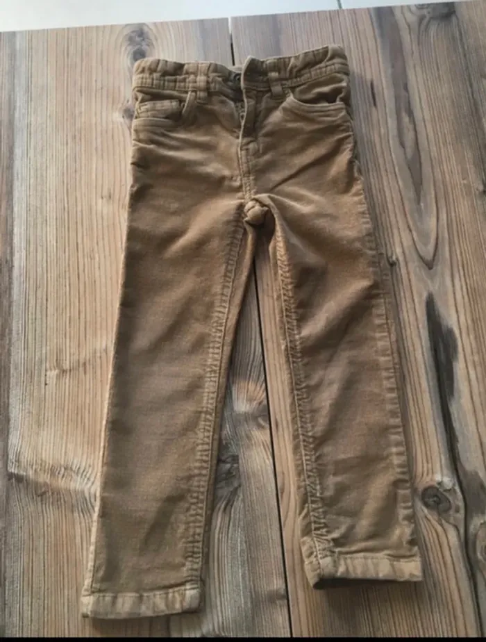 Lot 3 ans, 3 pantalons, 2 t shirts manches longues et un manche courte, un sweat - photo numéro 13