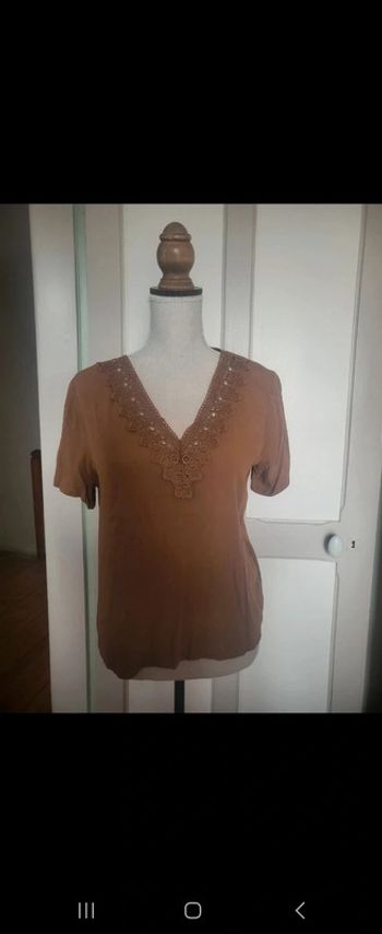 T-shirt dentelle marron