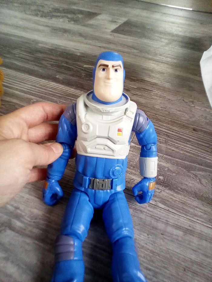Personnage buzz l'éclair - photo numéro 2