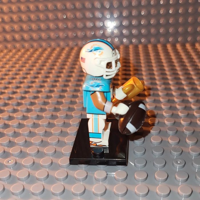 Minifigure / Figurine 🏈 NFL  - Football Américain 🏈 Dolphins de Miami - photo numéro 4