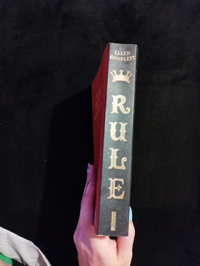 Livre "Rule" de Ellen Goodlett - photo numéro 3