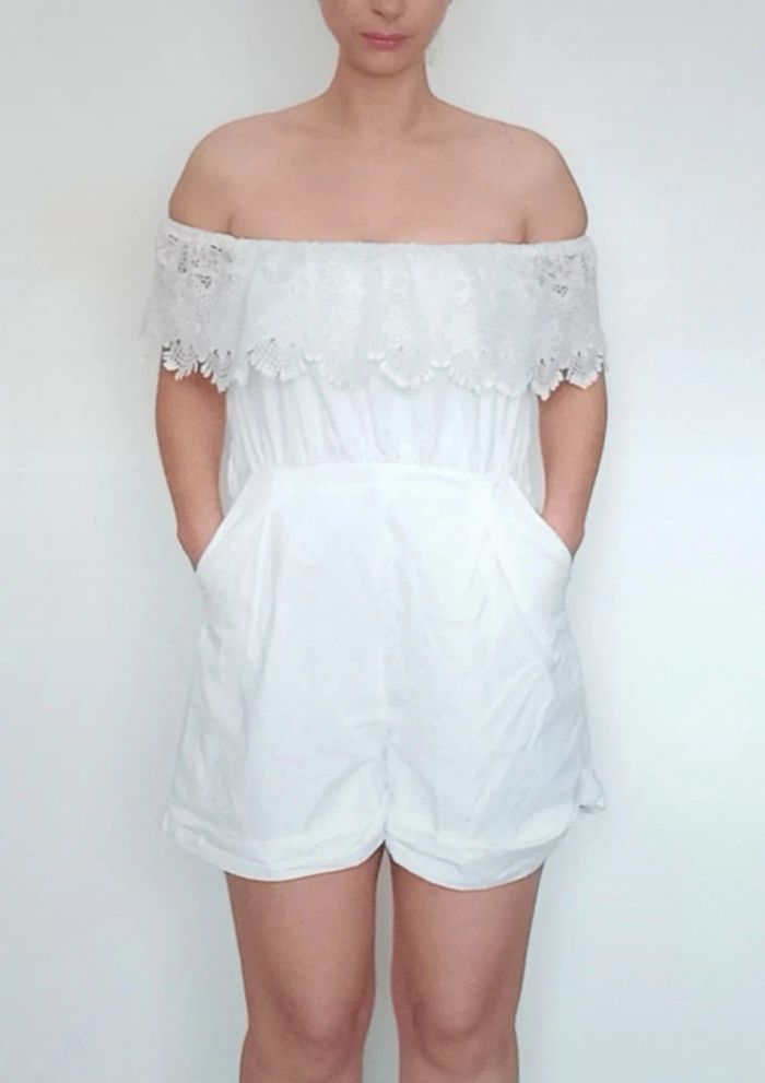 Combishort blanches épaules nues volantée crochet 40 - photo numéro 2