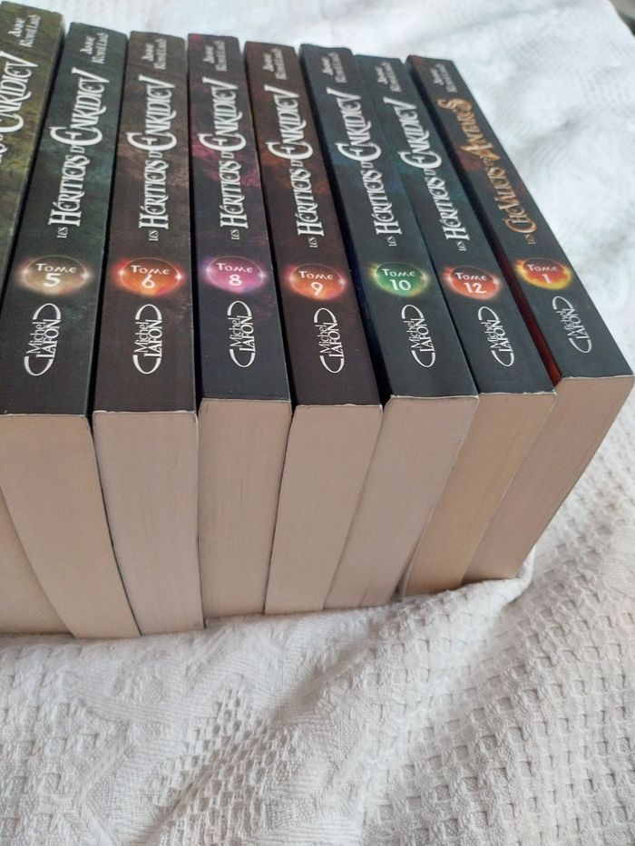 Romans Les Héritiers d'Enkidiev tomes 1 à 6 + 8 à 10 + 12 + Les Chevaliers d'Antarès 1 Anne Robillard - photo numéro 3