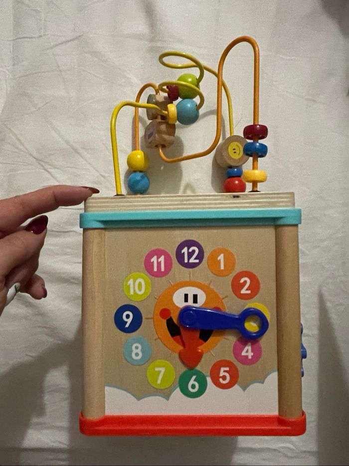 Cube d’activité en bois