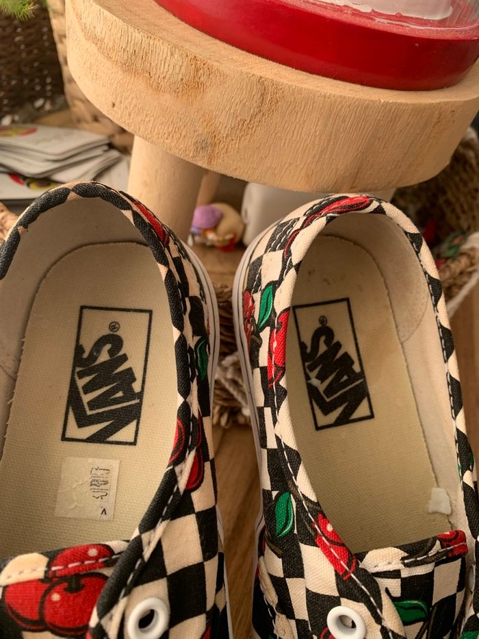 Vans à carreaux et motifs cerises - photo numéro 2