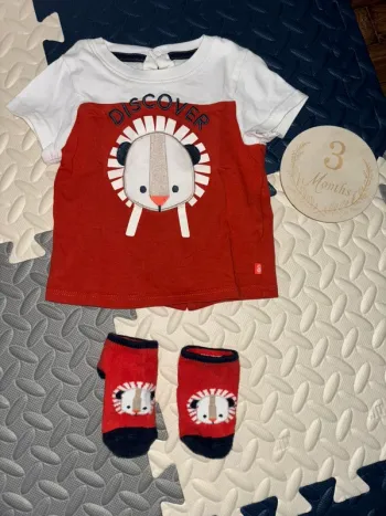 Lot/ensemble tee shirt + chaussettes assorties