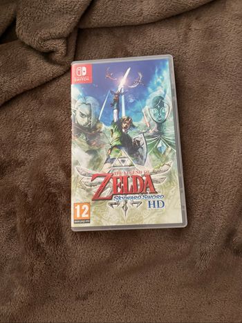 Jeu vidéo Nintendo switch the legend of Zelda : Skyward sword HD en très bon état.