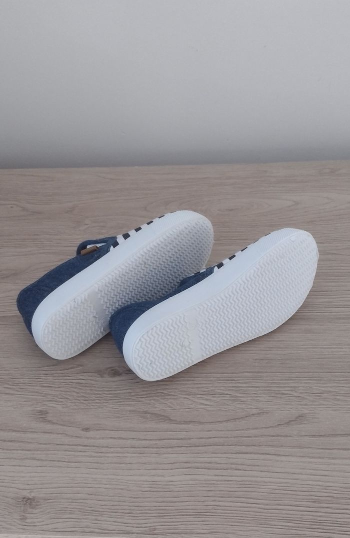 Chaussure neuves enfant pointure 23 - photo numéro 4