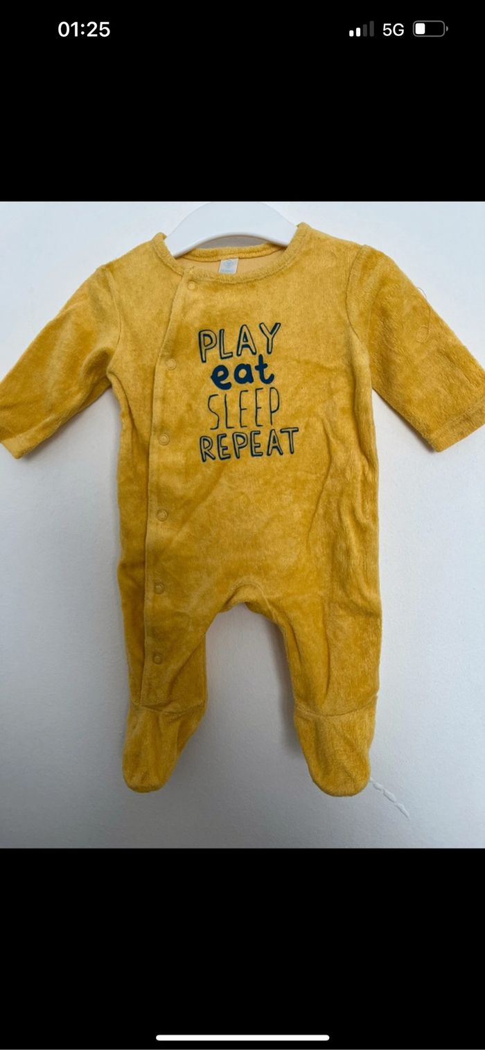 Lot 2 pyjamas