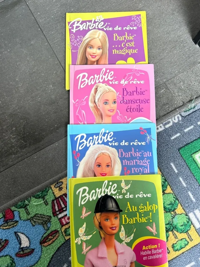Lot livres barbie