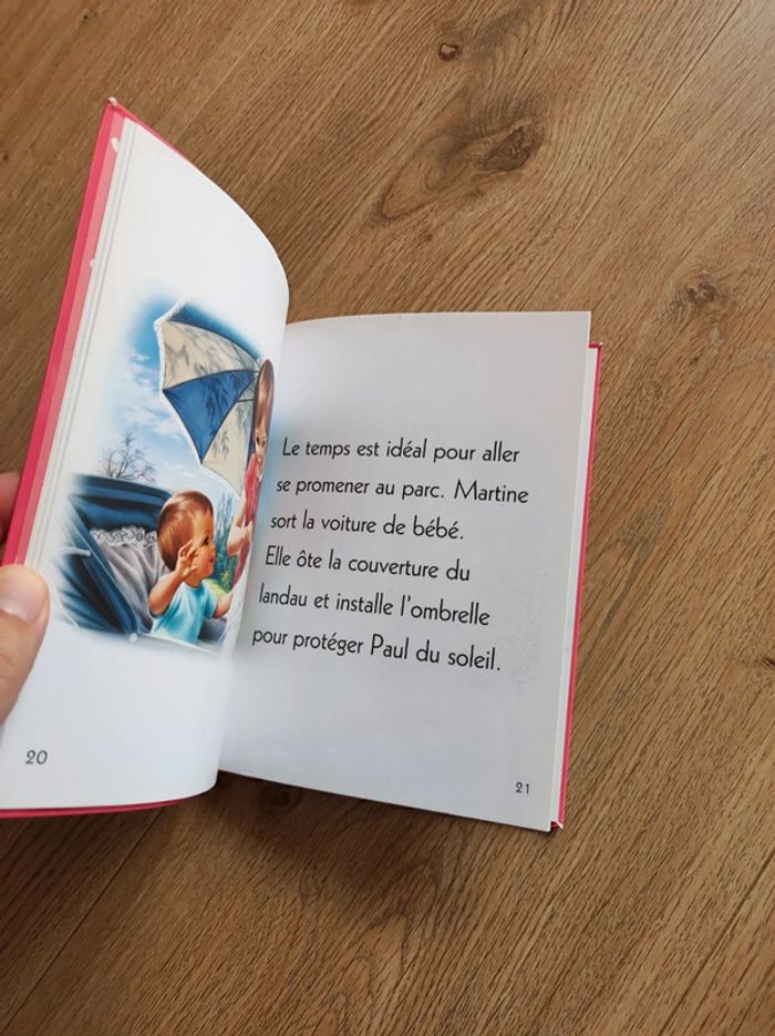 Je commence à lire - Martine garde son petit frère, fait du théâtre, apprends à nager - photo numéro 18